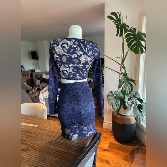 Runaway Australia blue purple lace 2 piece skirt and crop top - Picture 5 of 5